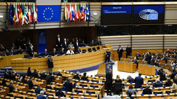 Europoslanci znovu povolili šmírování osobních zpráv. Jaké bude mít Chat Control dopady na naše soukromí? Europoslanci znovu povolili šmírování osobních zpráv. Jaké bude mít Chat Control dopady na naše soukromí?