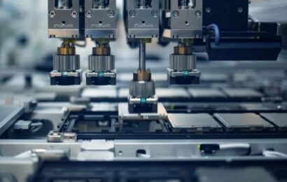Intel konečně opravil svou čipovou technologii. Problémy s výtěžností 1,8nm procesu jsou prý vyřešené