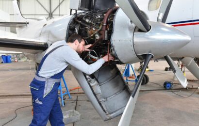 Hledáme odborníky! Staňte se autorizovanou osobou pro letecké mechaniky Hledáme odborníky! Staňte se autorizovanou osobou pro letecké mechaniky