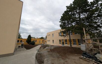 Rekonstrukce ZŠ Přemyslovců v Lounech je dokončena Rekonstrukce ZŠ Přemyslovců v Lounech je dokončena
