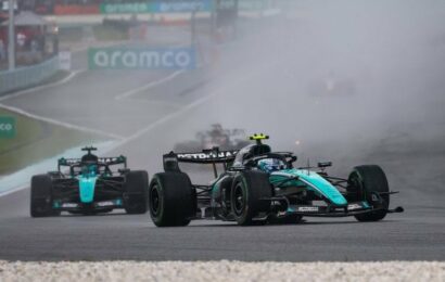 Ostuda v F1: software vypnul jezdcům plyn, Hamilton restartoval monopost na trati Ostuda v F1: software vypnul jezdcům plyn, Hamilton restartoval monopost na trati