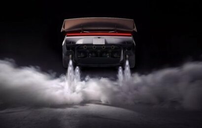 Tesla odhalila Roadster: umí jezdit vzhůru koly, létat a zrychlit na stovku pod sekundu Tesla odhalila Roadster: umí jezdit vzhůru koly, létat a zrychlit na stovku pod sekundu